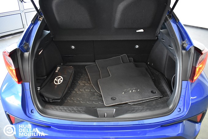 TOYOTA C-HR 1.8 Hybrid E-CVT Business